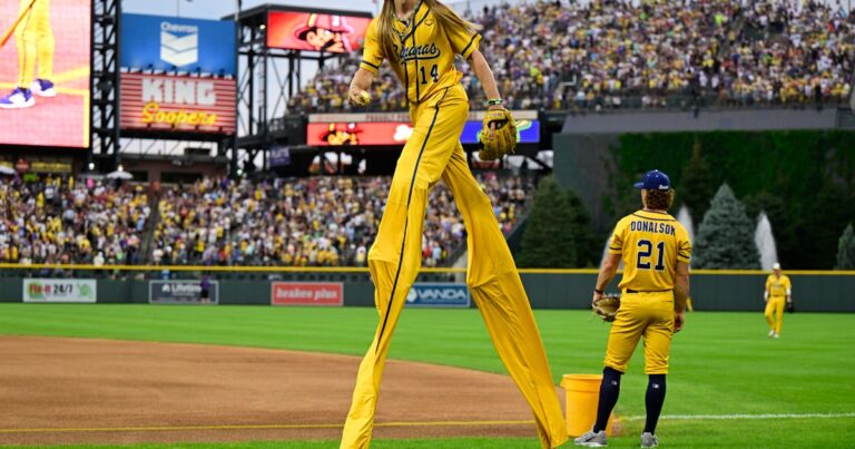 RTD offers transit options in Denver for Zach Bryan concert, Savannah Bananas game - CBS News