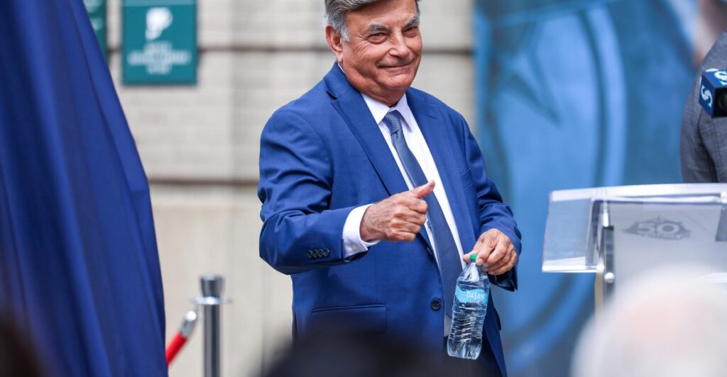 Voice of the Mariners Rick Rizzs to be inducted into Mariners Hall of Fame in 2027 - Lookout Landing