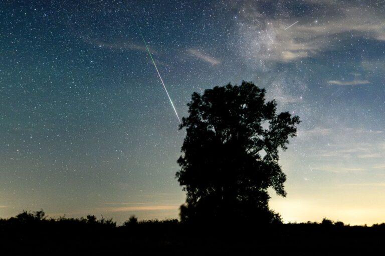 Partial solar eclipse and meteor shower will be visible from Montreal on Wednesday - Montreal Gazette