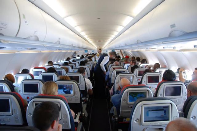 A new era in aviation: Overhead baggage lockers are becoming paid. - Haberler.com