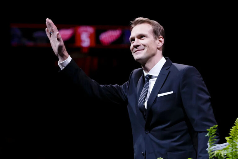 Are Red Wings Execs Dead Men Walking? - Yahoo Sports