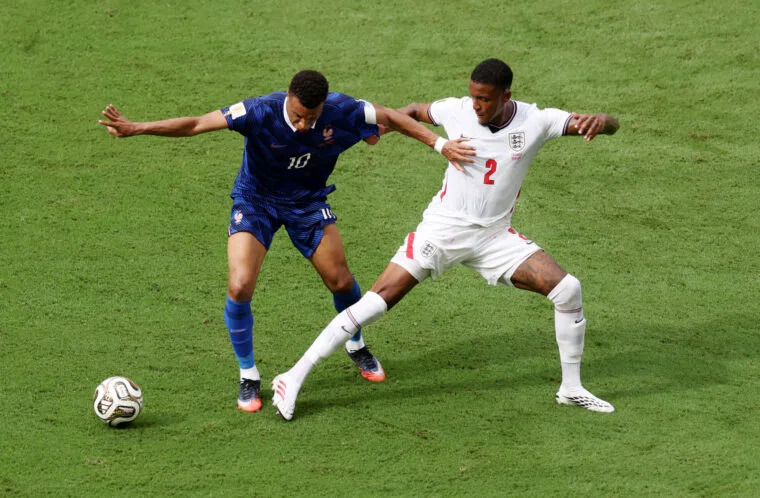 Arsenal close on deal for Aston Villa defender Ezri Konsa - Yahoo Sports
