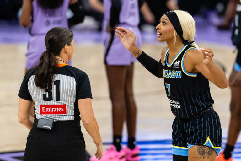 DiJonai Carrington in more trouble with WNBA refs days after Sophie Cunningham controversy - Yahoo Sports UK