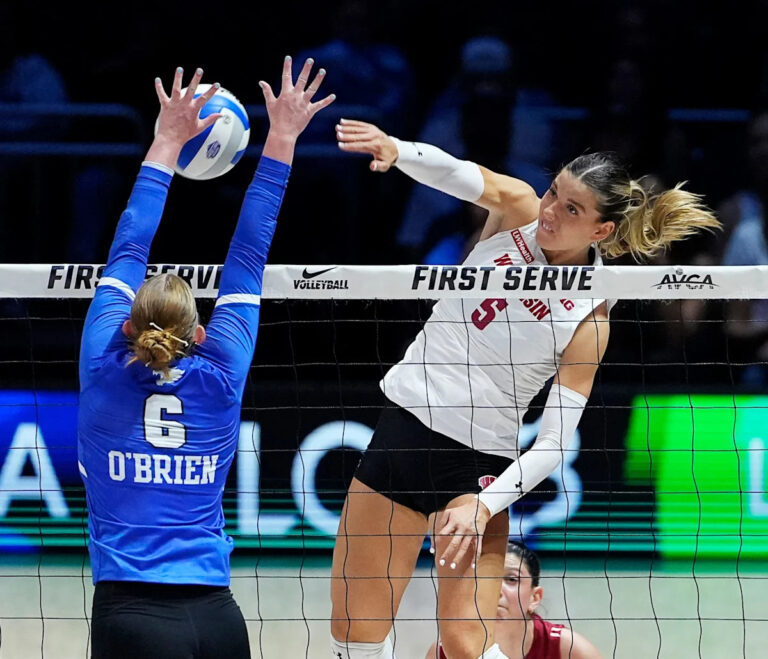 Wisconsin volleyball vs Louisville, Texas vs Arizona State live updates - Yahoo Sports