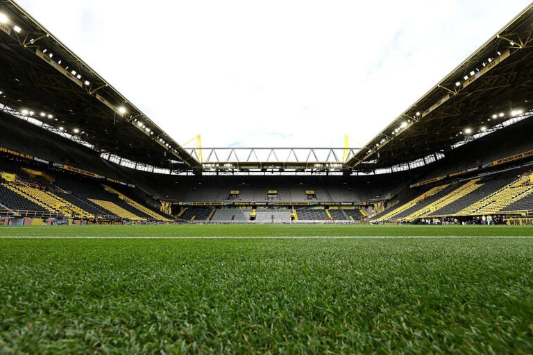 🚨 Borussia Dortmund: XI to face Hamburg with 3 debuts - Yahoo Sports