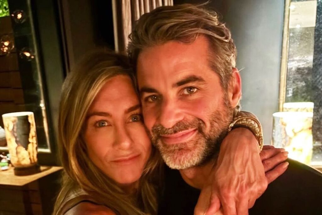 Jennifer Aniston’s Boyfriend Jim Curtis Says Secret to Getting Through Disagreement Is ‘Lots of Meditation, a Lot of Talk’ - Yahoo News UK