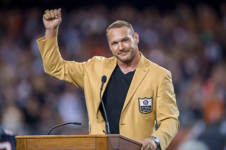 ‘Quit Funding Illegal Immigrants’ — Bears Legend Slams Chicago’s Mayor Ahead of Team’s Rumored Move to Indiana - Yahoo Sports