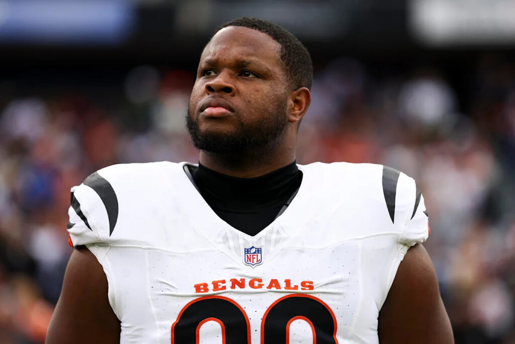 Myles Murphy says Boye Mafe’s impact on Bengals goes well beyond the pass rush - Yahoo Sports