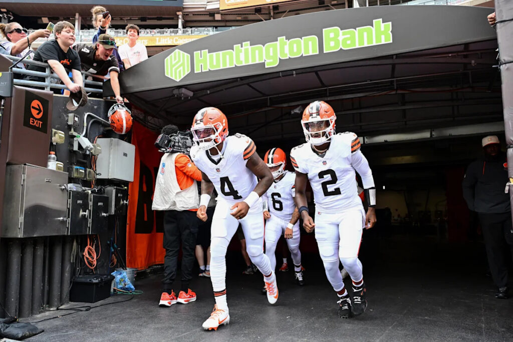 Browns QB competition decision between Deshaun Watson, Sheduer Sanders - Yahoo Sports
