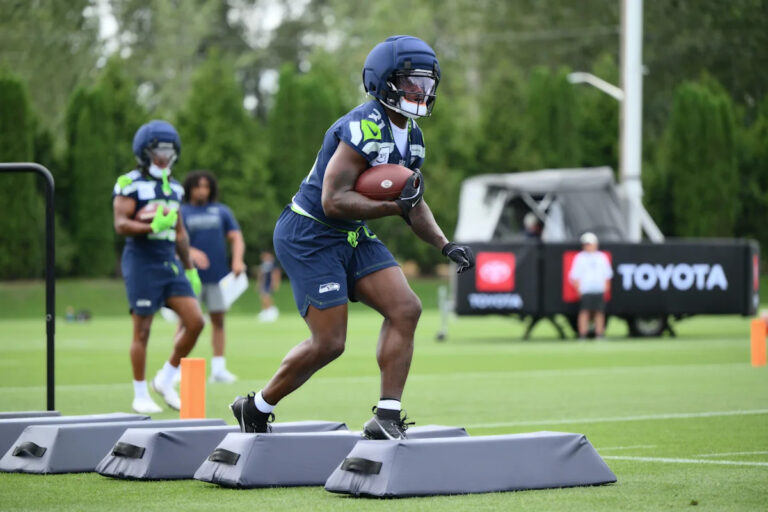 Watch Seahawks RBs Wright, Jones, Hankerson after Price news - Yahoo Sports