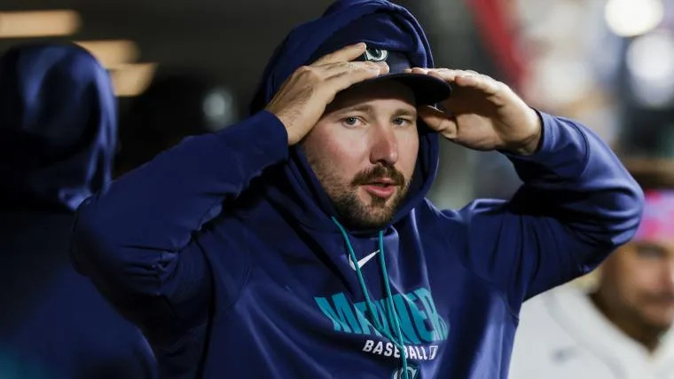 Mariners' Cal Raleigh on track to set dubious never-before-seen MLB history - Yahoo Sports