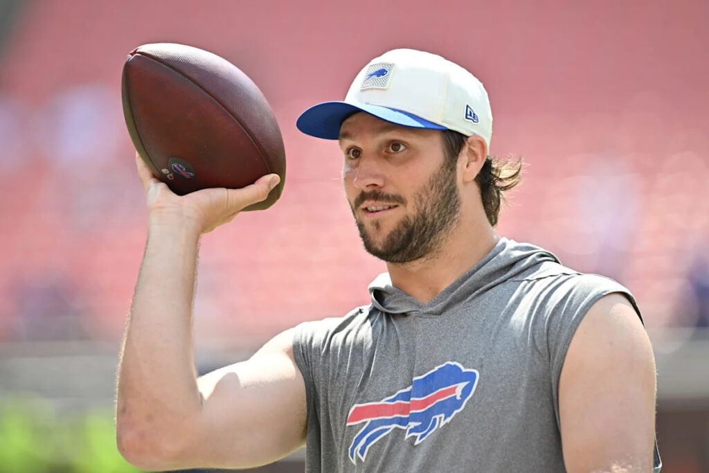 Browns vs Bills weather updates: Shedeur Sanders start delayed by lightning - Yahoo Sports UK
