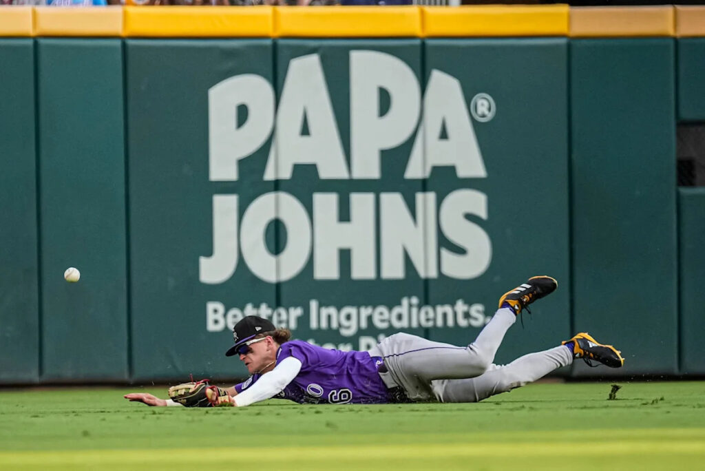 Rockies bench rookie Cole Carrigg for obscene gesture to Braves fans - Yahoo Sports UK