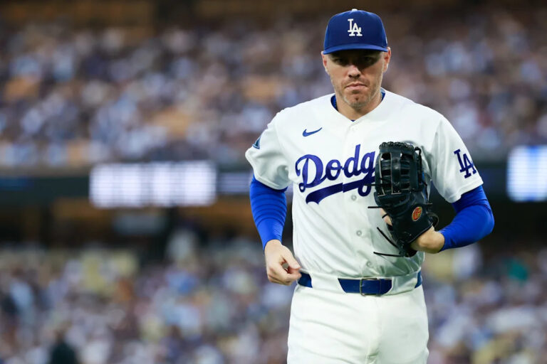 Freddie Freeman exits Dodgers game after scary fall down dugout stairs - Yahoo Sports