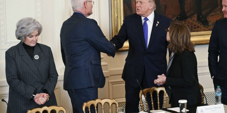 'One Big Military Theft': Trump Announces Deal for US Control of Venezuelan Oil Fields - Common Dreams