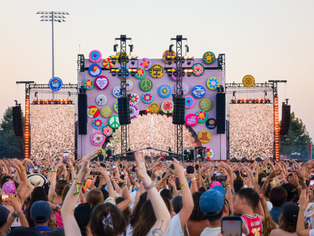 “This is the best place ever, I want to live here.” Inside Olivia Rodrigo’s Daisy Chain Fields fest. - Time Out Worldwide
