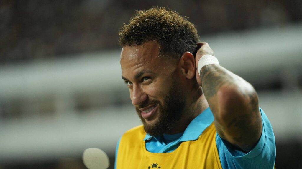 VIDEO: Dancing Neymar sparks CHAOTIC scenes as Santos star mocks rivals after Copa do Brasil victory - Goal.com