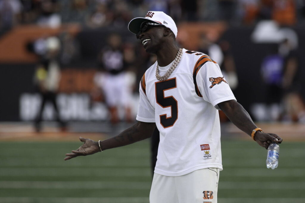 "Never Seen a Male Finesse Like This": Chad Johnson Rips Into Fake 49ers Star for Scamming Women Out of $1.3 Million - EssentiallySports