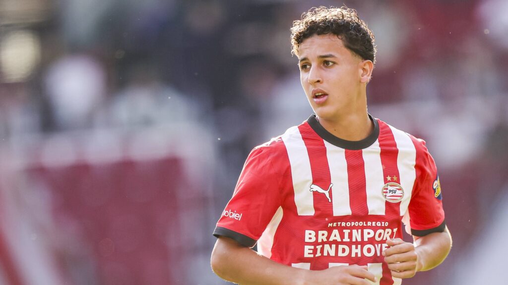 Peter Bosz rewards PSV’s top talent with a starting place in the Johan Cruyff Shield against AZ - Goal.com