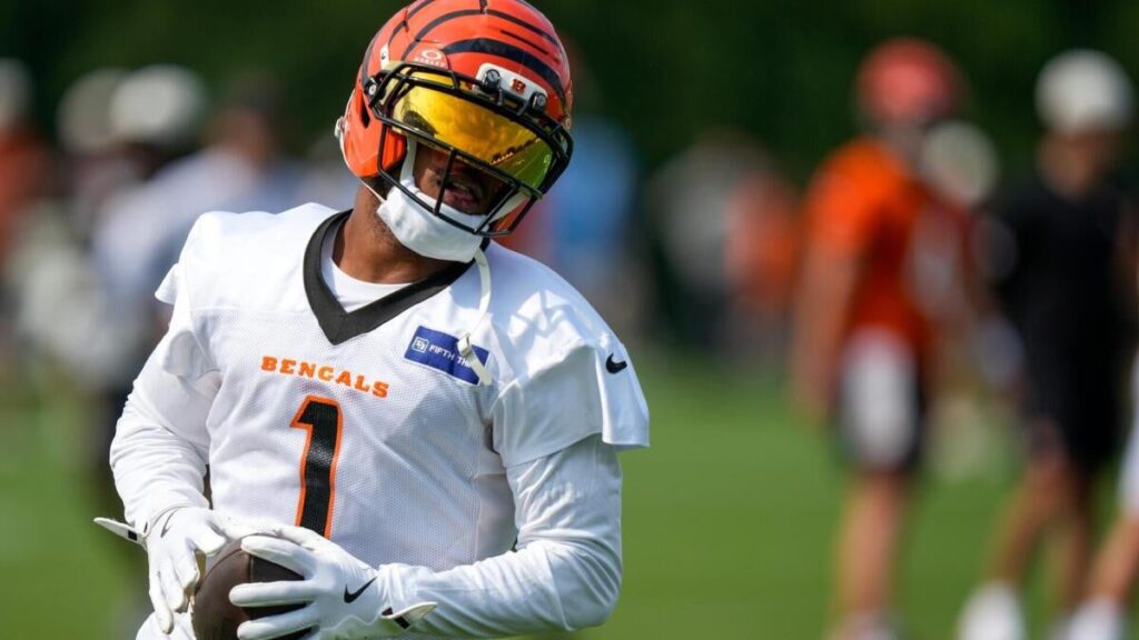 Fantasy football 2026 rankings, draft prep: NFL model reveals QB, RB, WR, TE picks, cheat sheets, ADP, tiers - CBS Sports