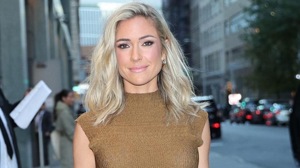 Kristin Cavallari rocks black string bikini months after revealing runway-ready routine - Fox News