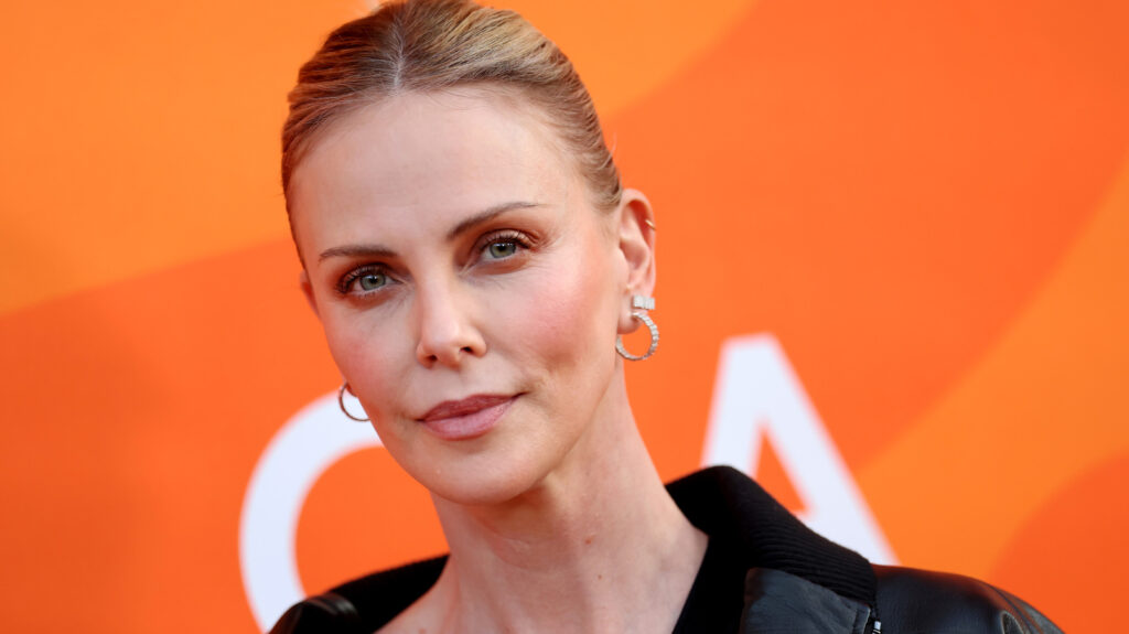 Charlize Theron's Bold Bob Style Is Perfect For Older Women To Emulate - women.com