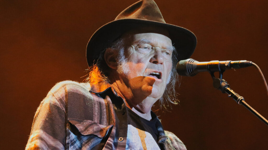 Quote Of The Day By Neil Young: 'Steve Jobs Was A Digital Pioneer, But ...' - grunge.com