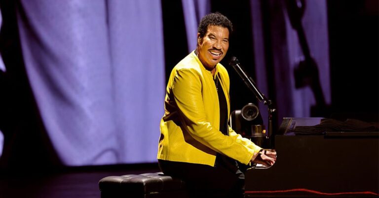 Lionel Richie hospitalized following St. Louis performance: Report - fox10phoenix.com