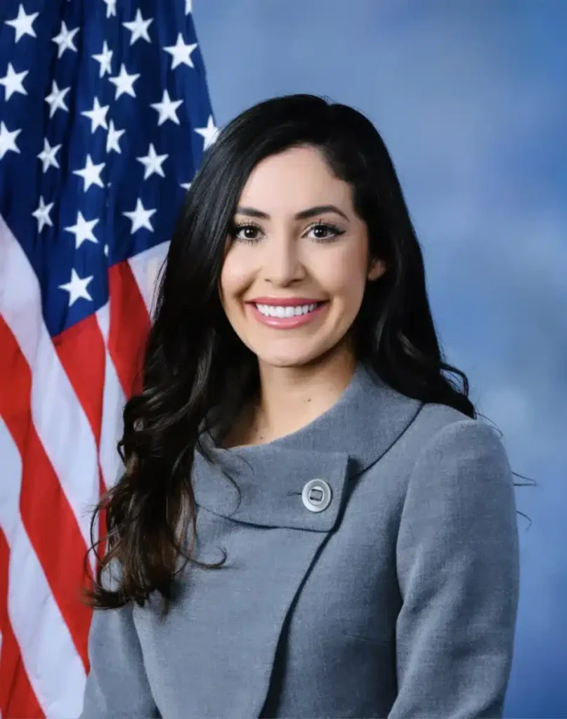 Luna advances unopposed in Florida primary, faces Gray in November - eciks.org