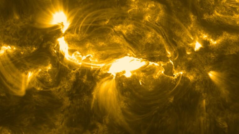 The Sun emitted the most powerful flare in recent months: plasma is flying towards Earth - www1.ru
