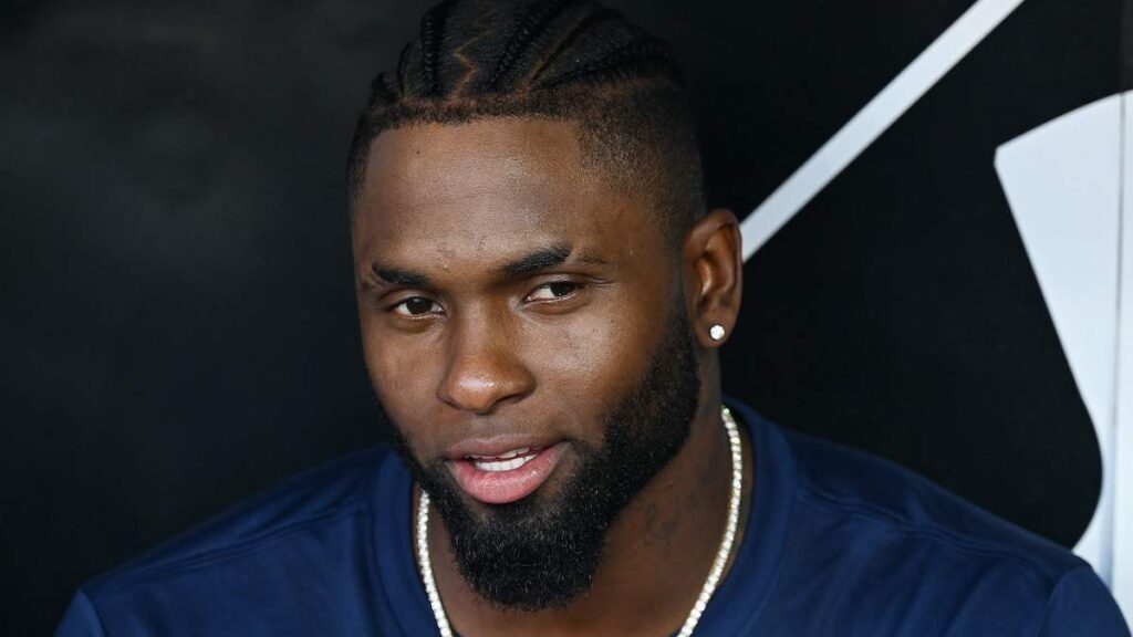 Mets Put Free Agent Bust Luis Robert Jr. on Outright Waivers - heavy.com