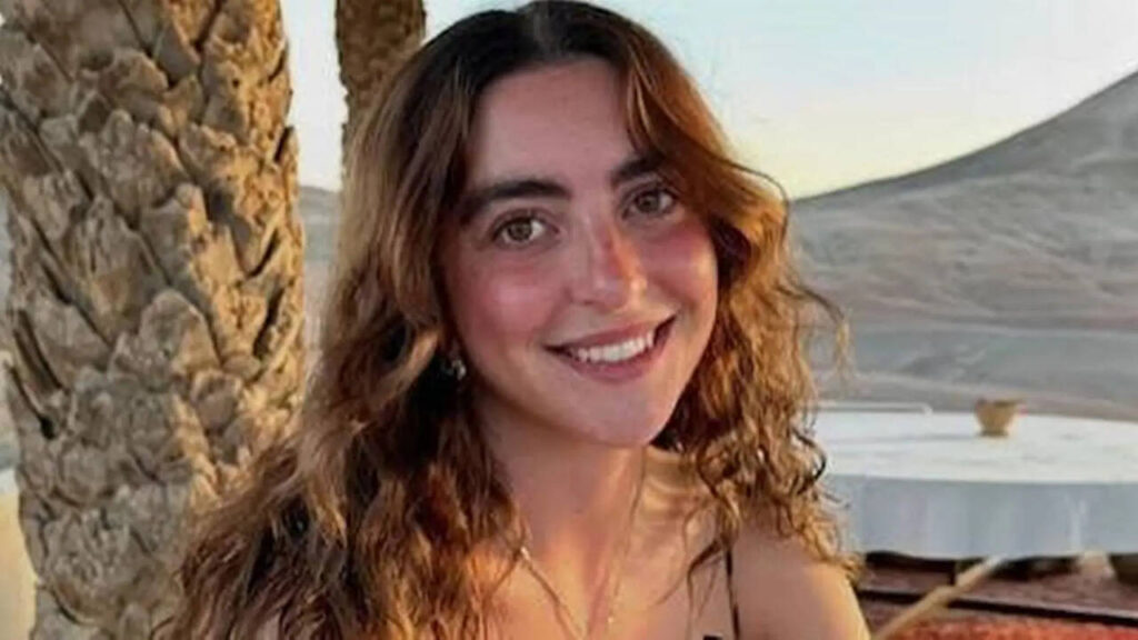 Makeup Artist Ava Gillies Dies In Car Accident At 26 - zoomtventertainment.com