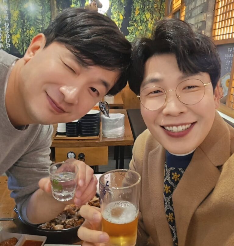 "I Wish I Had Seen You More Often. I’m Sorry, Brother"... Baek Bong-gi Pays Heartfelt Tribute to the Late Lee Yong Joo - 매일경제