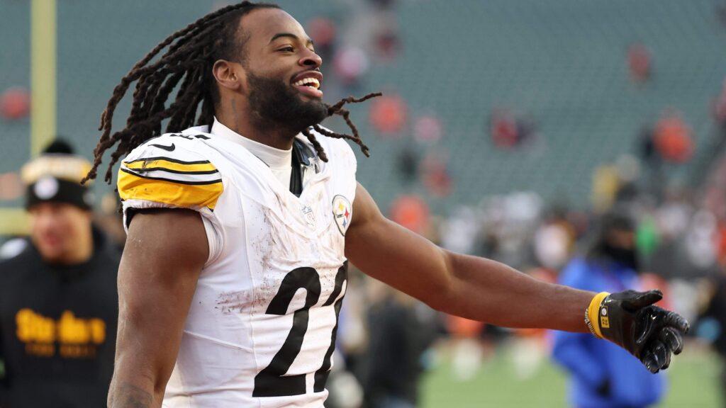 New York Giants Bring 1,000-Yard RB in for Closer Look - heavy.com