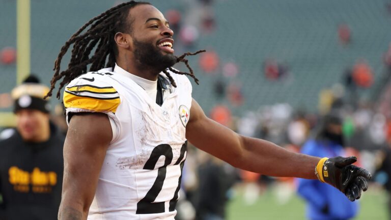 New York Giants Bring 1,000-Yard RB in for Closer Look - heavy.com