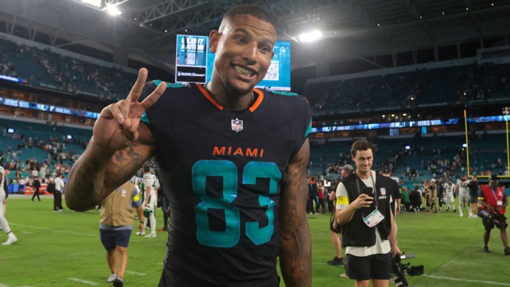Source: TE Darren Waller, Panthers agree to 1-year deal - ABC11 News