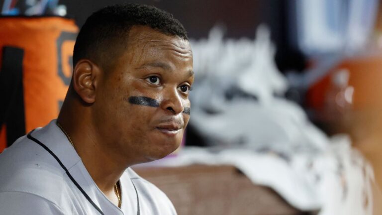 Giants' Devers back at Fenway, shuns talk of split with Red Sox - ABC30 Fresno