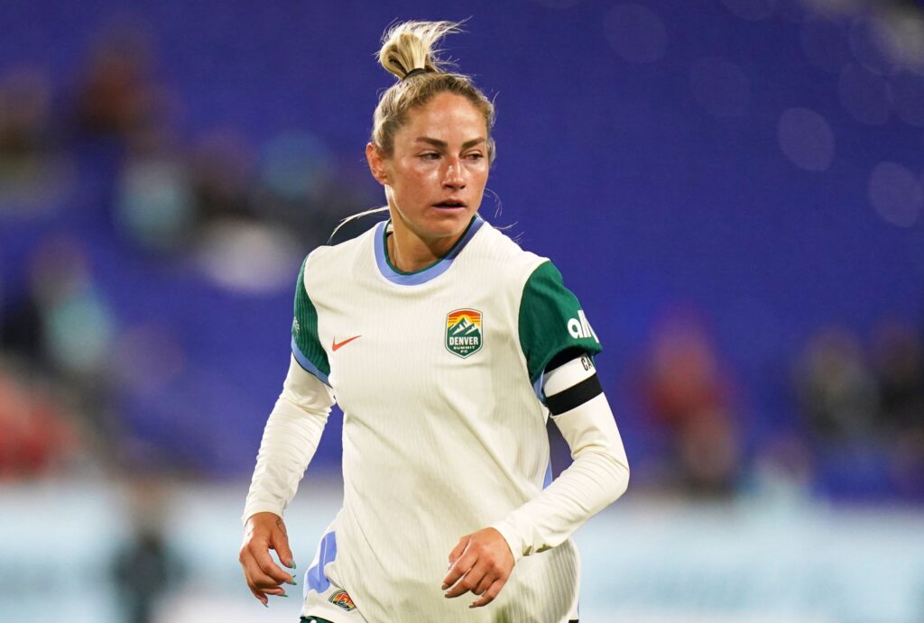 Lia Godfrey scores in the Wave's 1-0 road victory over the Spirit - Houston Chronicle