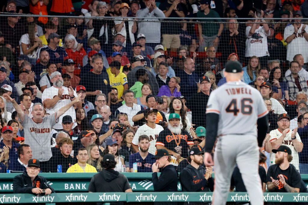 Giants’ ninth-inning letdown results in loss to Red Sox at Fenway Park - San Francisco Chronicle