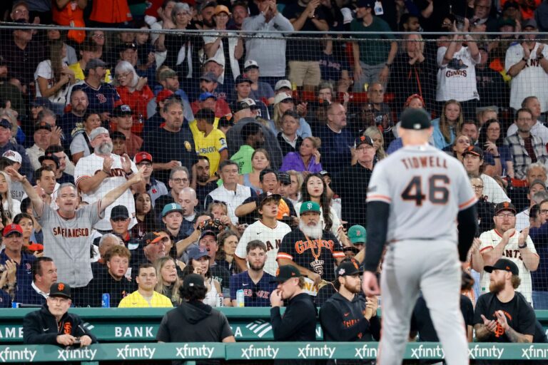 Giants’ ninth-inning letdown results in loss to Red Sox at Fenway Park - San Francisco Chronicle