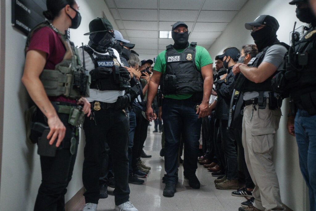 Judge rules New York can’t ban federal agents from wearing face coverings - Laredo Morning Times