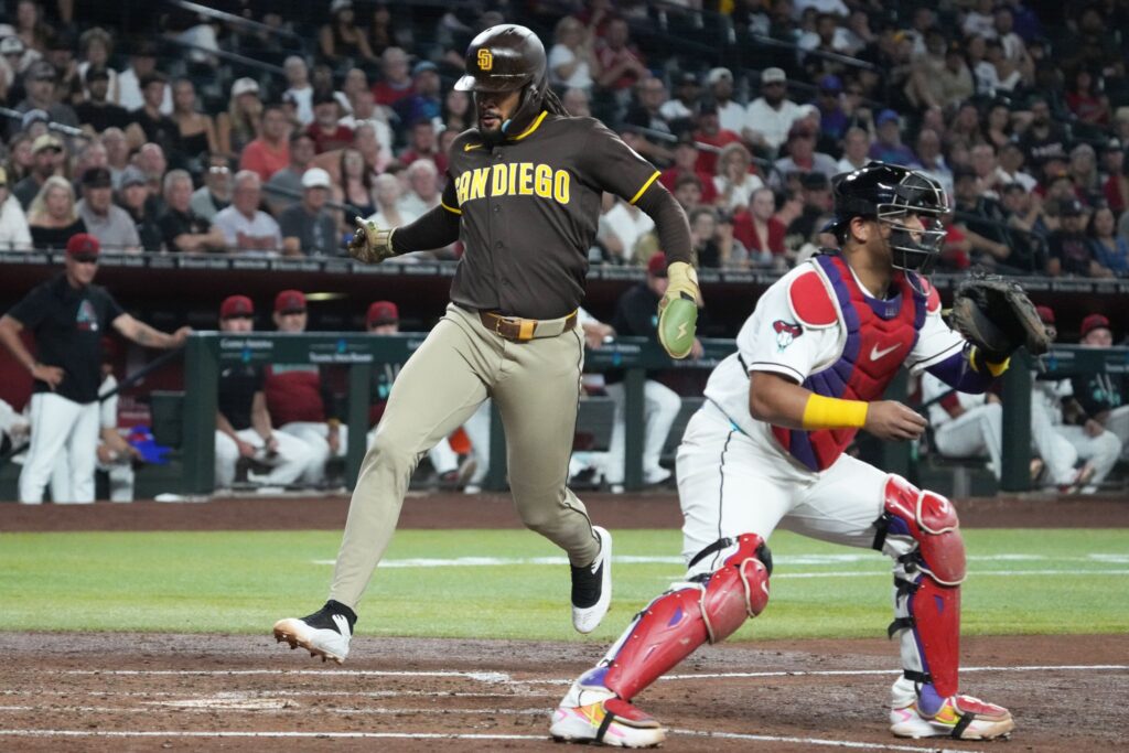 Padres beat Diamondbacks 5-1 to close within a game in NL wild-card race - Huron Daily Tribune