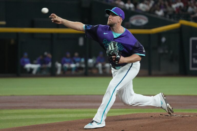 D-backs pitcher Merrill Kelly leaves vs. Dodgers in 6th with cramping in right leg - Midland Daily News