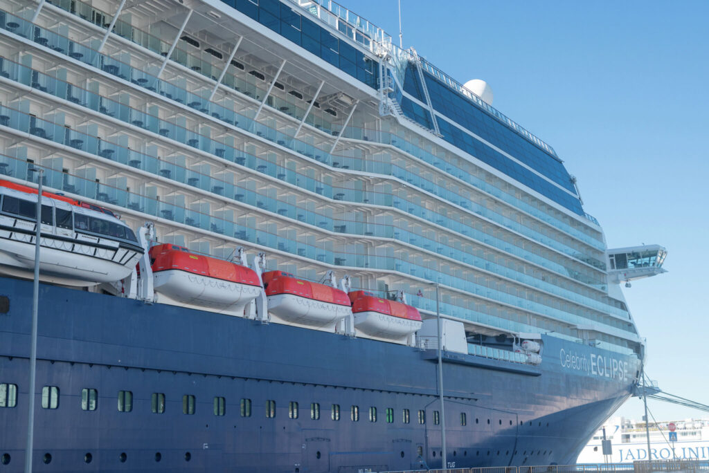 From Sister Hazel to Bobby Flay, these cruises get fans up close with their idols - Jacksonville Journal-Courier