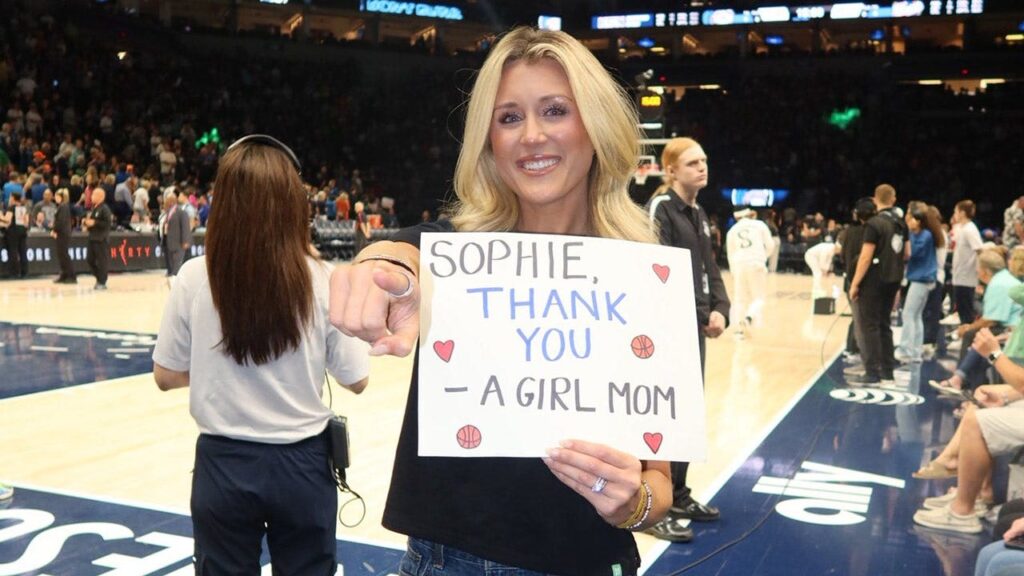 Riley Gaines says Target Center staffer tried to shut down her Sophie Cunningham sign - Fox News