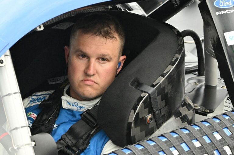 Two car chiefs ejected after Iowa NASCAR Cup inspection failures - Motorsport.com