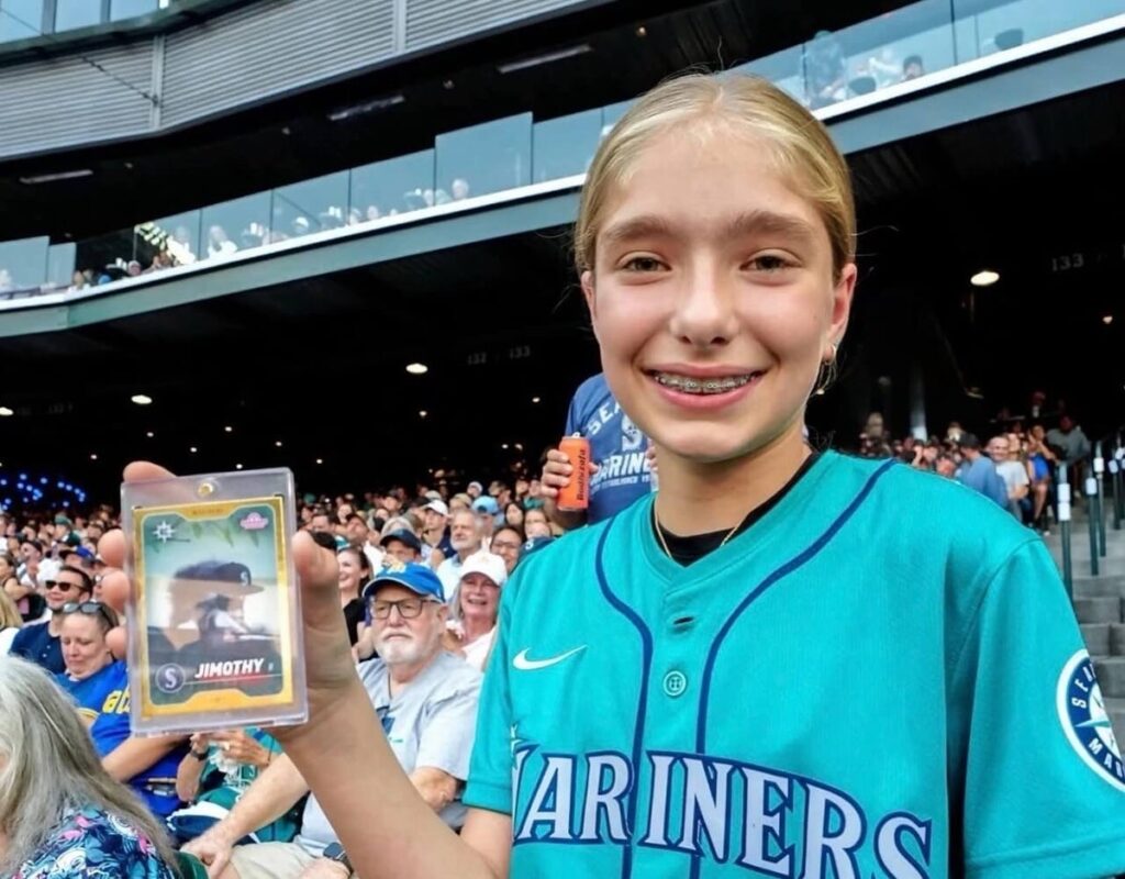 Thirteen-year-old girl sells Mariners’ ‘Jimothy the raccoon’ giveaway card for $20,100 - The New York Times