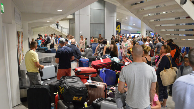FAA Temporarily Cuts Service At 9 Major U.S. Airports Over Weather And Equipment Outages As Cancellations Near The 2,000 Mark Nationwide - TheTravel
