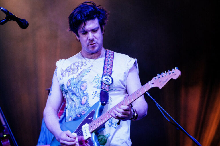 Modest Mouse cut guitarist Simon O'Connor from tour as teen fan accuses him of inappropriate online messages - Female First