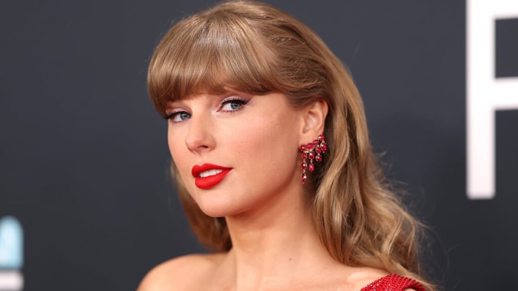 Taylor Swift Attends Superstar Wedding Alongside Sabrina Carpenter, Jack Antonoff & More - Just Jared